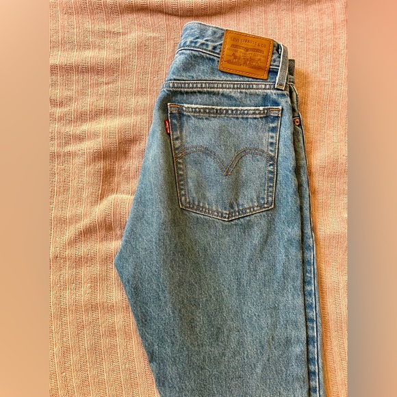 Levi's Women's Premium Wedgie Icon Fit Jeans Size 26 - Picture 7 of 7